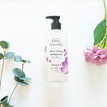 ・・『レイヴィファンタジーボディシャンプー』・・お試しさせていただきました！・・花びら入りのボディソープです。それぞれの特徴の花エキスで肌のコンディションを整え保湿…のInstagram画像