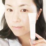 ナノクリスフェア 薬用ピュアクネスクリーム白く細長いチューブ状です。20gです。出し口がとがっていて、少量を出すことができます。手に取ってみると、白色のクリームです。朝晩、お肌に化…のInstagram画像