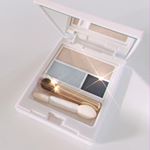 「マルシュールシャインアイズ」4,950円 （税込み）クールな目元を演出するブルー系💕ツヤ感がちょうどいい😍ほどよいキラキラで50代でも悪目立ちせず、ほどよく煌めくのがいいです💓💓…のInstagram画像
