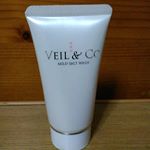 VEIL & CO(ベールアンドコー)の洗顔料、マイルドソルトウォッシュのサンプルサイズ🌸ソルトとクレイで角質ケアしながら洗顔出来るとのことで気になっていました☺ピンク色で塩の粒が入っ…のInstagram画像