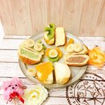 2019年10月12日今日の食後のデザート@monipla_official 様から頂いた、八天堂のクリームパンをアレンジして食べてみました。クリームパンにフルーツを乗せて食べました。…のInstagram画像
