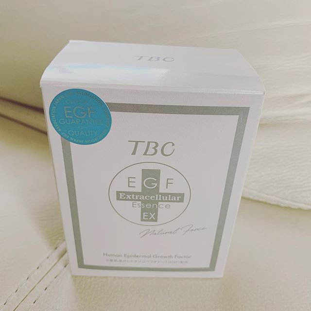 口コミ投稿：ローラちゃんのCMでお馴染みのTBC様より美容液のご紹介です。年齢に負けない肌を作る