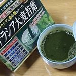普段の栄養補助としてはもちろん、乳酸菌入りなのでおなかの調子を整えてくれるから、ダイエットにも活躍！！ 急な温度変化で風邪をひいたのか、食欲がない今の私にもありがたい存在(*´Д｀) 青汁なのに飲みや…のInstagram画像