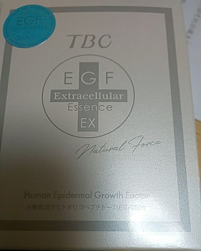 口コミ投稿：あのエステ大手グループの美容液見た目はサラッとしてるのに使い続けると潤いと透明…