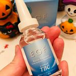 TBCのスキンケアを初めて使ってみました。容器からなんだかすごそう。EGFが入っている美容液で、理科室や実験室にありそうなかんじ。瓶の開け方からちょっと普通のスキンケアじゃない感じ。矢…のInstagram画像