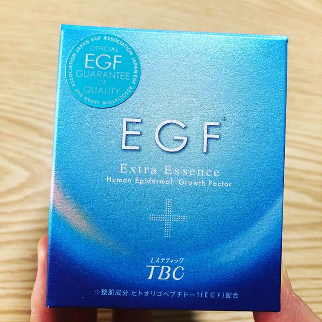 口コミ投稿：TBCのEGFエクストラエッセンス美容液を使っています。洗顔後、すぐに使うことで肌に…