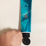 べっぴんボディ クイックメンテジェル120g 1,500円（税別）光沢のあるブルーの細長いチューブ状です。黒色のワンタッチキャップです。塗るだけ簡単にケアできます！スポーツ後・ほて…のInstagram画像