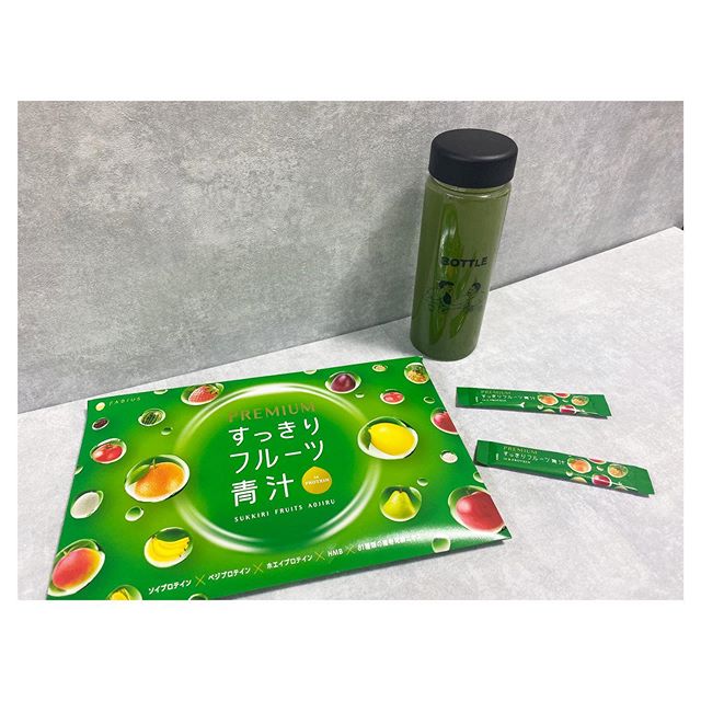 口コミ投稿：レモンの味わいがしっかり効いていて、飲みやすい青汁でした☺️.肌もツヤが出てきて、…