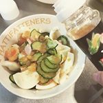 THE北海道ファーム様から、北の大地まるごと、玉ねぎドレッシング２本セットが届きました。まずはサラダに…一口食べて娘とうんま！！と口をそろえました（笑）北海道の甘くて優しい玉ねぎの味で…のInstagram画像