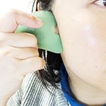 『かっさ』『かっさ』とは、2500年前から中国で行われてきた民間療法である「刮さ療法」（さ は「やまいだれ」の中に「沙」）が原点。「刮（かつ）」はけずるという意味で、「さ」（「やまいだれ」の中…のInstagram画像