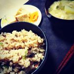 【秋の味覚、サンマで】サンマで炊き込みご飯。サツマイモと厚揚げで味噌汁。だし巻き玉子。さぁ、今から2時間半アルバイト(*´∀`)♪ #monmarche #野菜をmotto #野菜…のInstagram画像