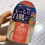酒粕エキス配合のメイク落としということで、蓋をあけるとほんのり香りがします。しっとりとしたクリームで、くるくると馴染ませていくとオイルのような質感になります。ナチュラルメイクの場合は、…のInstagram画像