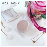 .💗エアリースポンジ 02ココアブラウン💗..少し変わった形をしたこのスポンジ♡メイク用のファンデーション用スポンジです💓ファンデーションが少量でもしっかりカバー、ムラなく…のInstagram画像