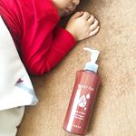 ..ハイスキンモイストジェル💧.史上初！ワセリンがジェルに🌟顔と体、全身保湿ケア💆‍♀️👏親子で使えるのが嬉しい🤱👦.ポンプ式なのでワンプッシュで使えるのと、伸…のInstagram画像