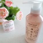 …(株)ビーバイ・イー様のリンレン ボディソープローズ&ツバキを使ってみました🌹…凛恋 薔薇と椿見た目くすんだピンクの容器で可愛らしいです。ポンプ式なので使いやすいです。…のInstagram画像