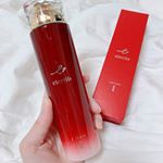 エタリテローション とてもしっとり化粧水トロッとしていて、手が肌にもちって密着するなんとも言えない気持ち良さ。しっかりと肌の奥まで浸透し、乾燥から守ってくれている感じがします。…のInstagram画像