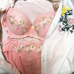 ニッセン「脇肉すっきり　脇高リッチメイクブラジャー・ショーツセット」を使用させていただきました♪.脇から背中にかけての部分が幅の広いベルトになっており、脇まわりの肉を抑えて段になりづらいように…のInstagram画像