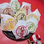 『八天堂のクリームパン』何度もリピしてしまう美味しさ❤️❤️...八天堂のクリームパンは『外は、ふわふわ』.『中は、トロトロ』..本当に美味しすぎます😊.大人1…のInstagram画像