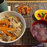 ..12/26..❀  野菜たっぷり豚丼❀  ミートソースわんたん❀  パプリカのマリネ❀  お味噌汁(紫キャベツ、玉ねぎ)..以前作って冷凍しておいたミートソ…のInstagram画像
