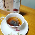 こんにちは美味しい和紅茶でリラックスタイム自分で絵付けしたポーセラーツの茶器で楽しんでいます和菓子や和食にぴったりの和紅茶とても美味しいですこの和紅茶はお料理、お菓子にも入れる…のInstagram画像