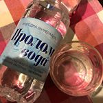 日本初上陸の『Prolom voda(プロロムヴォーダ)』を飲んでみました！ 『Prolom voda（プロロムヴォーダ）』 セルビアでは誰でも知ってる健康増進抑石温泉水です！低鉱化重炭酸…のInstagram画像