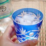 🥤お気に入りのナチュラルミネラルウォーター♫《岩深水・IWASHIMIZU》・お気に入りのグラスでいつも飲んでるよ〜☺️水割りにしたら美味しい〜🥃・ボトルもシンプル…のInstagram画像