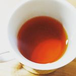TIGERさんの生葉ルイボスティー。蒸気を使うことであえて発酵を止める、日本の緑茶のような製法でつくられた特別なルイボスティーだそう。いつも飲んでるルイボスティーは茶葉が赤みがかっ…のInstagram画像