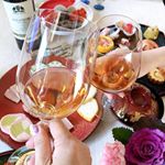 元旦の食卓。﻿キシ　クヴェヴリで乾杯しました🥂﻿﻿ワイン発祥の地ジョージア🇬🇪で８千年前から続きユネスコ無形文化遺産にも登録されている、#クヴェヴリ製法 でつくられたワインです🍾﻿﻿…のInstagram画像