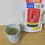 玉露園のコンブ茶をお試し😃スタンダードにお茶として飲んでみた。顆粒タイプなので熱湯を注ぐだけで簡単にお茶に🍵色が薄い感じがしたけど味はシッカリと😳梅と昆布の優しいお味🥰…のInstagram画像