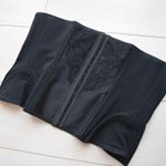 年末年始はこちらを着用モニターしてました『OneShapeソフトコルセット』見た目は昔ながらのコルセットなんだけどひもで自由に調整できるパワーネット。ホックをとめたら、後ろにあ…のInstagram画像