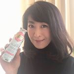 #ドゥーナチュラル　#ハイドレーティングローション..花柄の可愛いパッケージに包まれた爽やかなボトル🍃置いておくだけでもお洒落ですが中身も優秀✨..天然精油のハ…のInstagram画像
