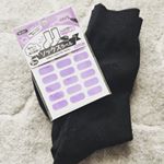 株式会社KAWAGUCHIさまより、ソックスラベルをお試しさせていただきました✨・こちらは見ての通り紫色💜黒い靴下でも大丈夫🙆‍♀️・娘の靴下の名前つけ、主人の似たような黒い靴下祭りに…のInstagram画像