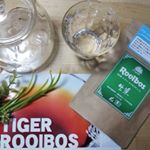 【生葉のルイボスティー★TIGER】ルイボスティーでおなじみの#TIGER の生葉ルイボスティーを試してみました。同じように南アフリカの厳選された葉を使っていますが、味、風味、色、香りが全て違…のInstagram画像