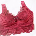 エレアリーナイトブラから新色が発売されました✨✨sexyなボルドー❤️ノンワイヤーだから睡眠中も快適で、いろんなナイトブラを試してきたけど、1番つけ心地がいいです😳脇肉を寄せるだけ…のInstagram画像