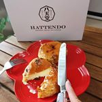 @hattendo_official　のフレンチトーストをプレゼントして頂きました💓⠀⠀⠀包装紙から取り出して、チンするだけ。⠀⠀⠀ナイフを通すと外のキャラメリゼがパリ。⠀…のInstagram画像