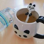 @jewel_orchids ちゃんのよもぎ茶を岩深水とお気に入りのパンダのコップで♡そして、編み物♡そして、こたつ♡最高♡#岩深水 #iwashimizu #moni…のInstagram画像