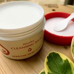 ピュアヴィヴィクレンジングバームとろけて液状になるのが楽しいですね🤗お肌に付けるとスルスル伸びてお肌に馴染んで行き、メイク落ち良いです✨ザラつきや角柱もとれますね\(°…のInstagram画像