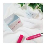 *··SimiTRY⸜❤︎⸝‍ジェル状美容液·薬用美白オールインワンジェル✨60ｇ  4,980円（税抜）··美白有効成分「ハイドロキノン誘導体」配合❗１つ9役…のInstagram画像