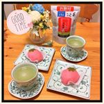 玉露園のこんぶ茶とイチゴのおはぎでティータイム！🍵😋🍓.玉露園のこんぶ茶は、生産量・販売量とも日本一。 北海道知床半島で採れた良質のラウスこんぶを厳選して作られています。.お湯で割るだけでポカ…のInstagram画像