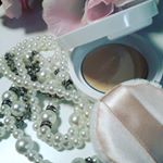 毛穴みえなくするパウダー愛用中 ポイントマジックPRO　プレストパウダーC かわいいコンパクト便利なミラー付00ライトオークル　明るい肌色Wレイヤー毛穴レス処方汗、皮脂を吸収な…のInstagram画像