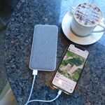 ＊＊＊＊＊＊＊＊＊＊＊＊＊＊＊＊命の次に大事なものがスマホって人多いらしいね、で、その次に大事なものがPhoneやiPadの充電に便利な#モバイルバッテリーワタシは、荷物が少なくていろいろ…のInstagram画像