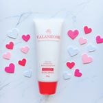 VALANROSE　ノンシリコントリートメントパック✨フランス産ホワイトクレイにローズオイルやマカデミア等、27種類の植物美容エキスを贅沢に配合したノンシリコントリートメントパックです。﻿﻿以…のInstagram画像