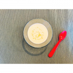 きのうはじめて作った。豆乳ケフィアヨーグルト♡豆乳1㍑にケフィア1包を入れてシャカシャカ混ぜる。（しかも、豆乳パックのまんまでok♡ 容器に移して作りたい場合は、必ず煮沸消毒し…のInstagram画像