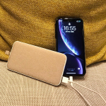 ほっとするファブリック生地のモバイルバッテリー.スマホを4回充電できる大容量10000mAhのモバイルバッテリー.高出力の2.4Aなので、急速で充電できるんです.USB-Cも搭載.こち…のInstagram画像