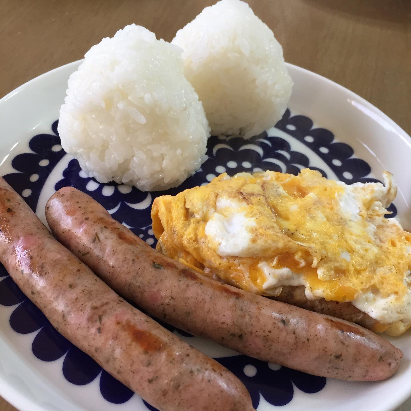 口コミ投稿：昨日の朝ごはん伊豆大島のあらしおを使って塩むすび！美味しいお塩だとおにぎりも🍙格…