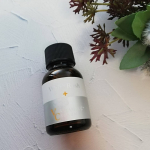 ホワイトラッシュ Vセラム 18ml 1800円(税抜)お肌に直接ビタミンCを塗布することが一番効果的な方法とされているそうです😊毛穴、くすみ、肌荒れ、ハリ、ツヤ、乾燥のお肌悩みの…のInstagram画像