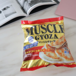 ..株式会社信栄食品さんのマッスルギョーザ♡@sinei_gyoza ネーミングがなんとも♡♡♡ .冷凍品なので保存も効いて調理も簡単でいつでも食べられるのが◎マッ…のInstagram画像