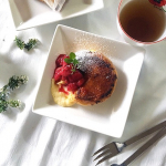 .流れ出る幸せ😋❣️お送りいただいた八天堂さまのフレンチトースト。冷凍のまま、包装紙を剥がして500wレンチン1分40秒。＊「フレンチトースト」というよりも「焦がしキャラメルクリームぱ…のInstagram画像