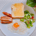 🍽朝ごはん&昨日の晩ご飯🍽💞﻿﻿﻿朝っぱらから主人のDIYやガーデンルームのやり直し工事のW騒音でうるさい、わが家😅💦﻿﻿少しでも快適になるような朝ごはん作った（笑）😂😇﻿﻿…のInstagram画像