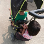 姉を乗せて～(笑)#三輪車 #3月3日は三輪車の日 #アイデス #monipla #ides_fanのInstagram画像